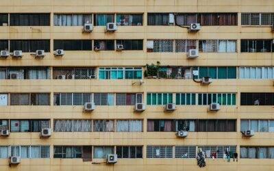 Non vi è lesione del decoro architettonico se l’edificio è già deturpato