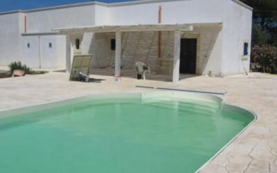 Guida alle piscine: tipologie costruttive, soluzioni fuori terra e permessi edilizi per la tua casa
