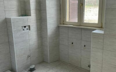 Ristrutturazione Bagno: Fai da Te o Impresa? Guida Completa a Bonus e Certificazioni