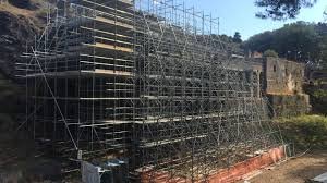 Ponteggio a Tubi e Giunti: Guida Completa al Sistema “Innocenti”